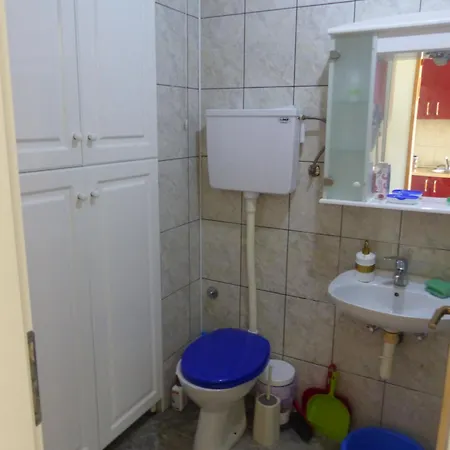 아파트 Tackica 13 *